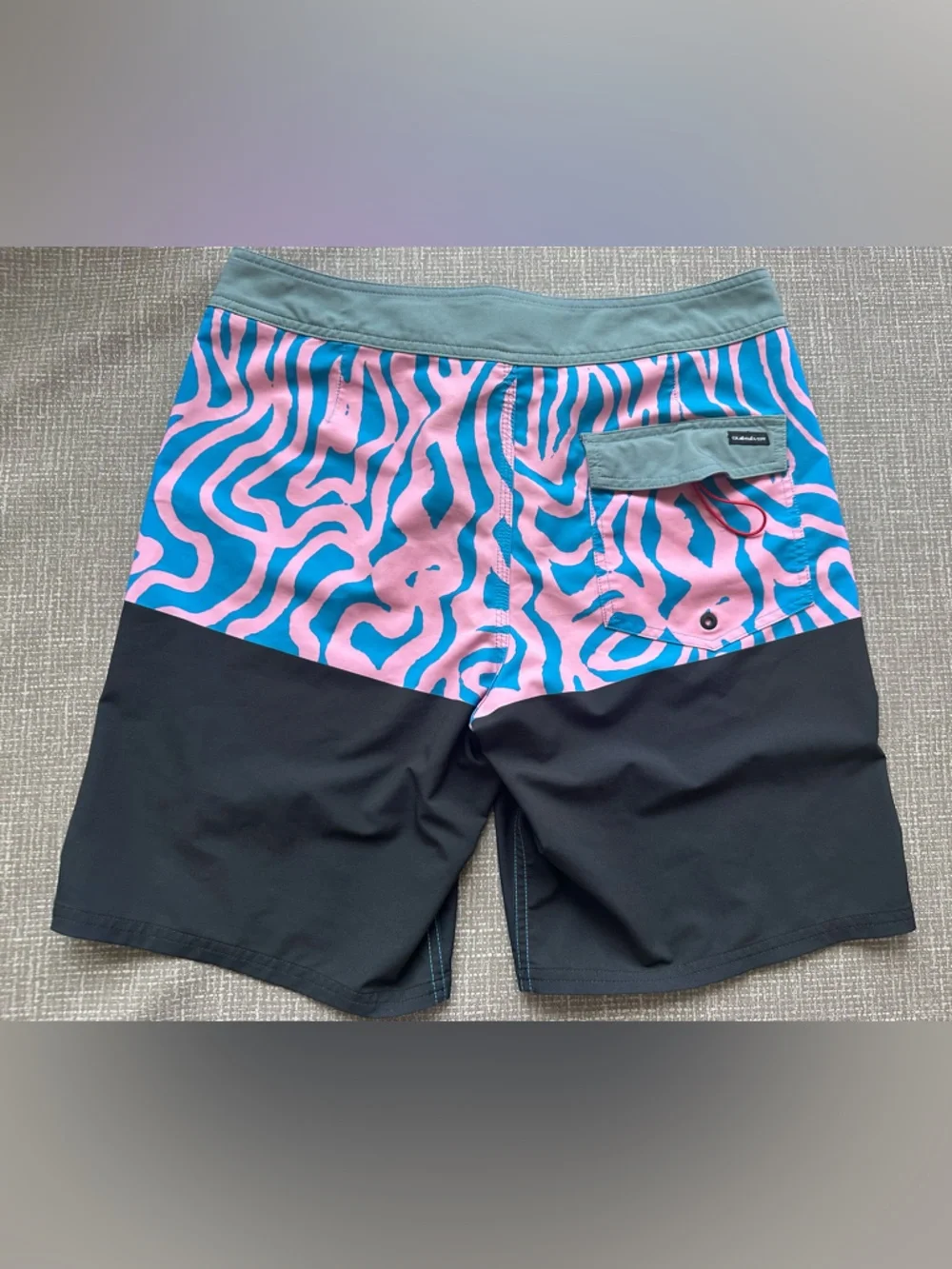 Quiksilver Men’s Size 32 SurfSilk Board Shorts Pink‎ Blue Zebra Swim Trunks
